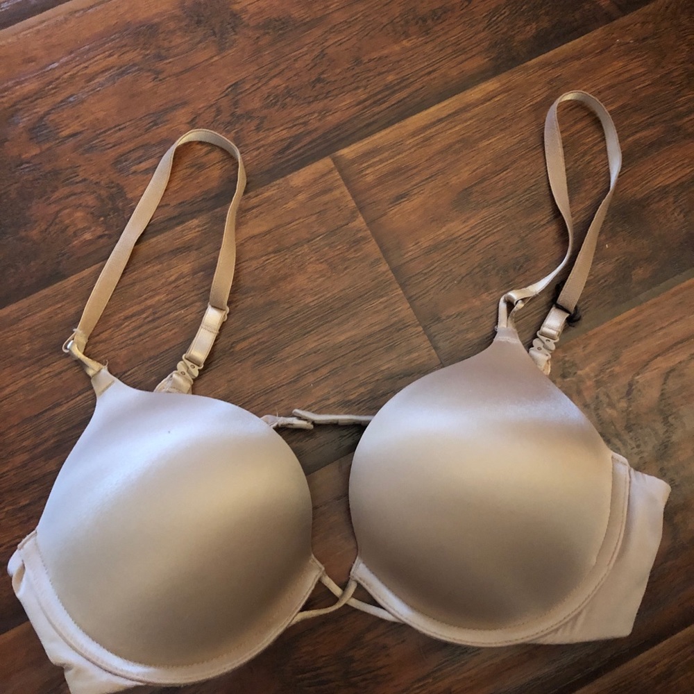 Victoria’s Secret Bombshell Plunge